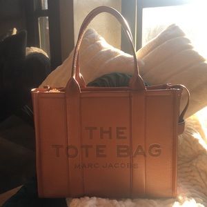 THE MARC JACOBS **THE TOTE BAG LARGE** NWT Still in ORIGINAL PACKAGING AND BOX